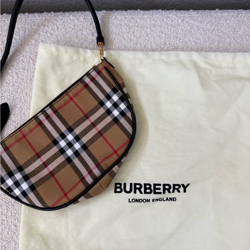 Burberry Black Leather Interior